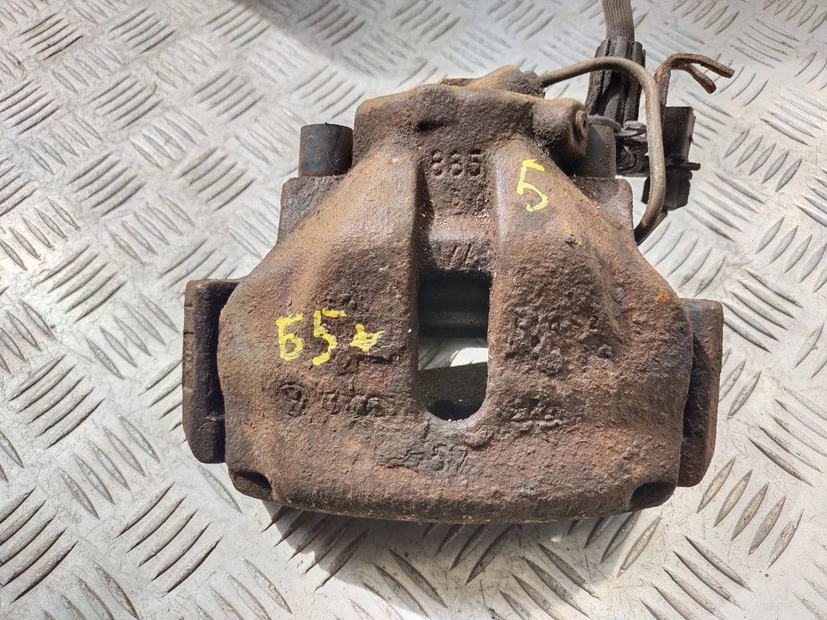 Суппорт передний правый Volkswagen Passat B5+