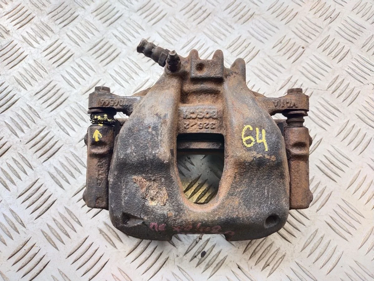 Суппорт передний правый Peugeot 408