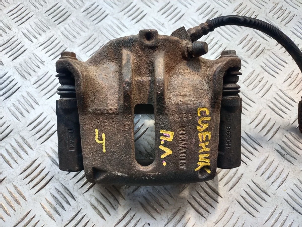 Суппорт передний левый Renault Scenic II