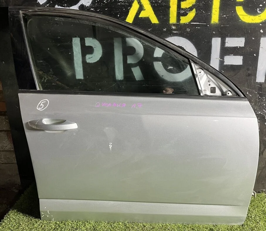 Дверь передняя правая Skoda Octavia A7