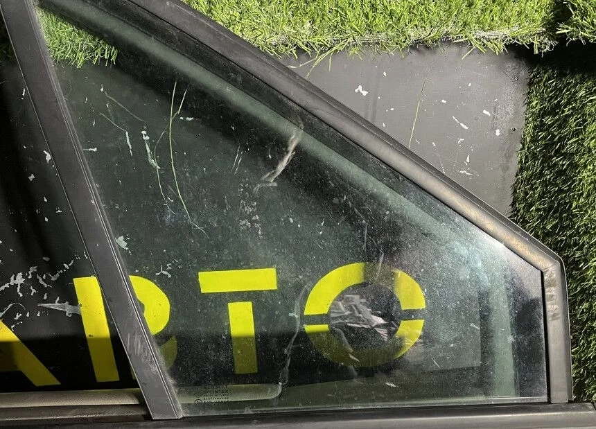 Стекло передней правой двери  Renault Scenic 2