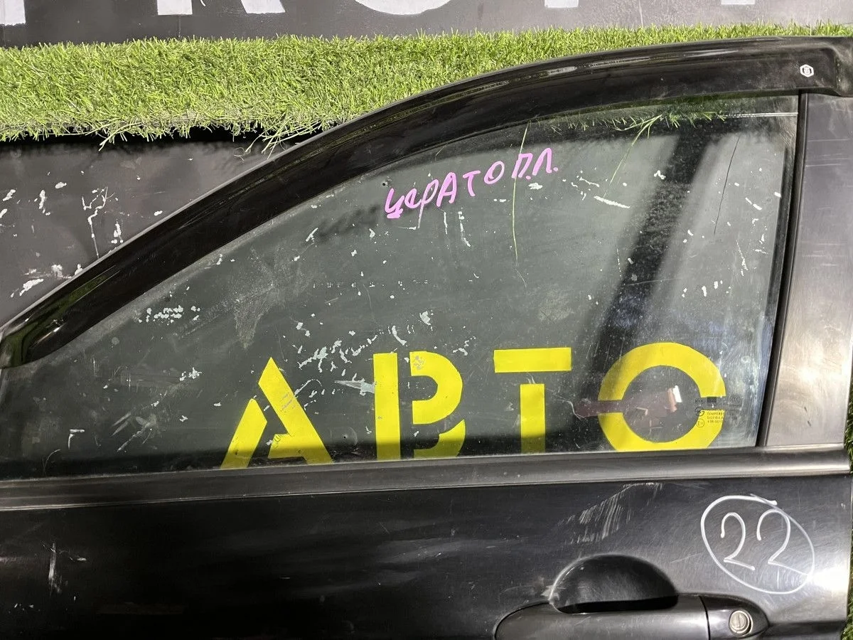 Стекло передней левой двери  Kia Cerato 1