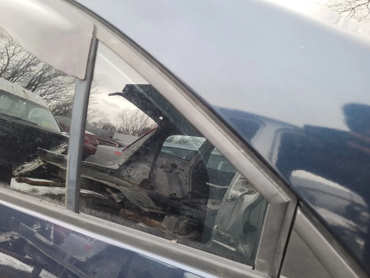 Форточка двери задней левой на Nissan Primera P12