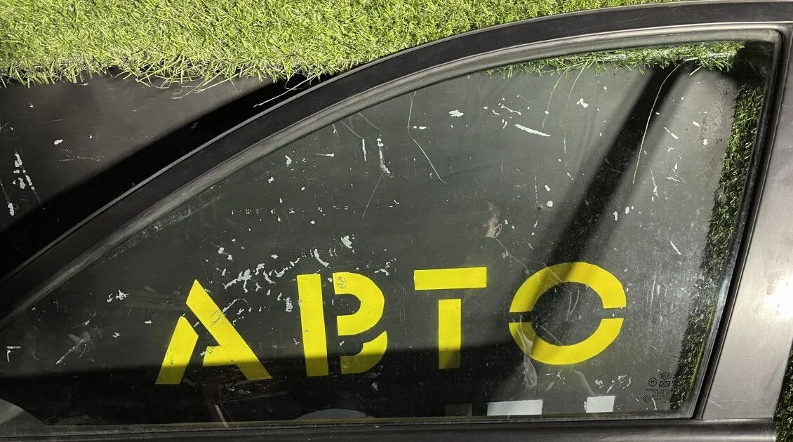 Стекло передней левой двери Kia Cerato 1