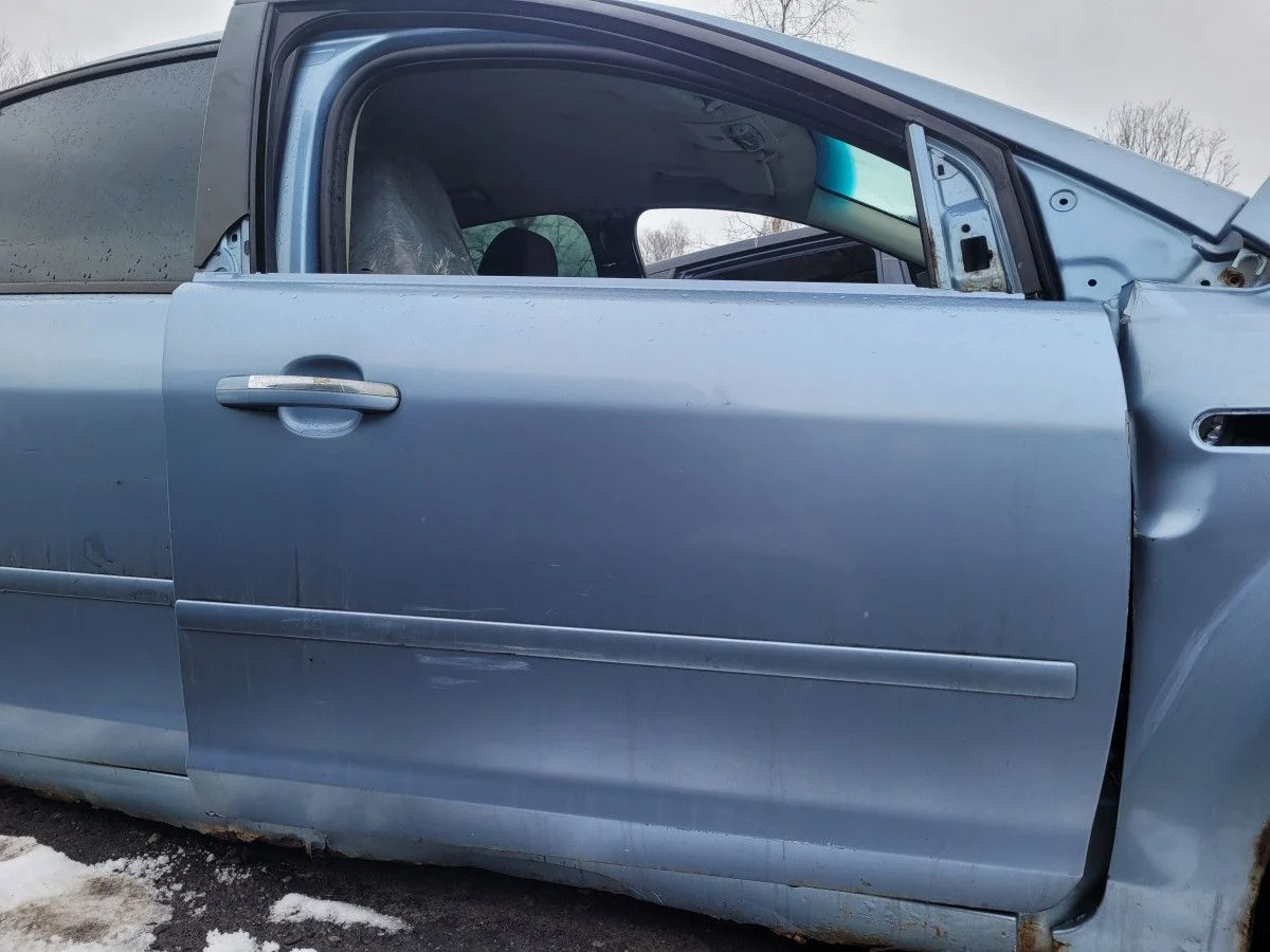 Дверь передняя правая на Ford Focus 2