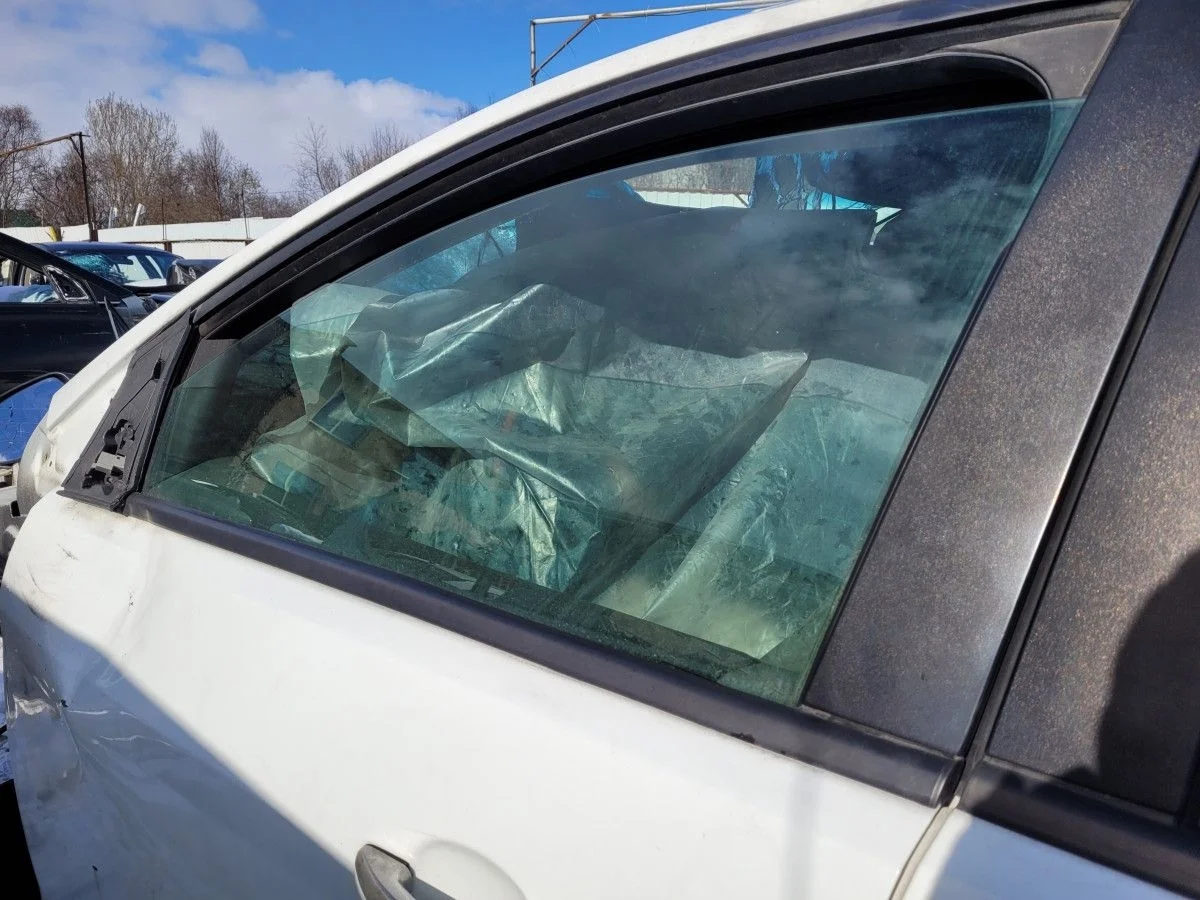Стекло двери передней левой на Ford Focus 2 рест