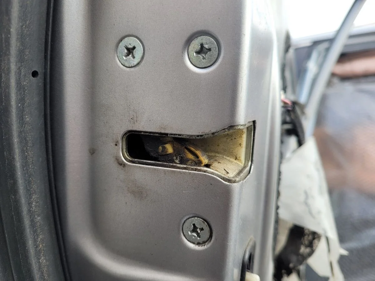 Замок двери задней левой на Honda CR-V 3