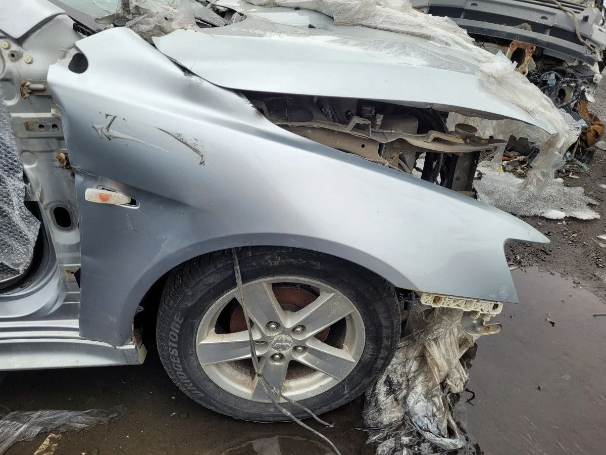 Крыло переднее правое на Lancer 10 хэтчбек