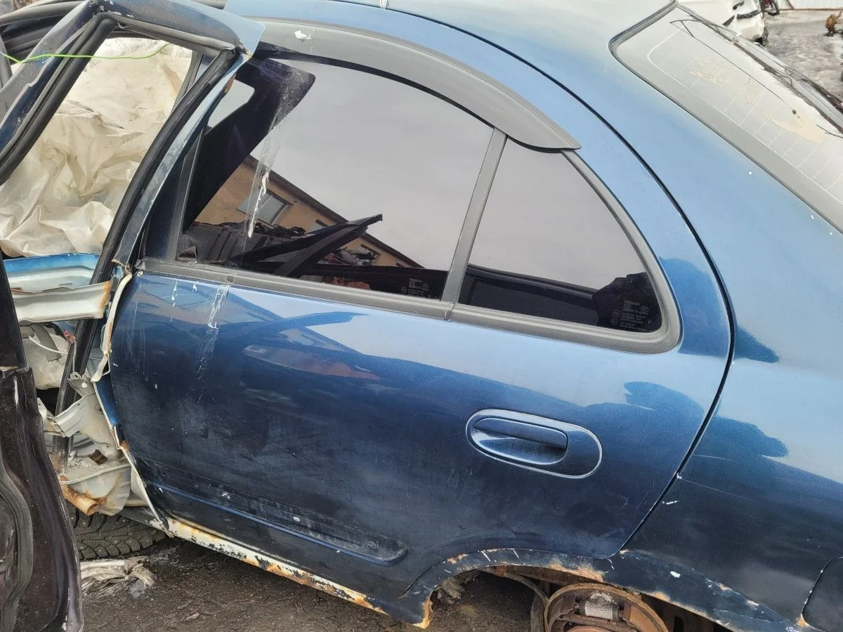 Дверь задняя левая на Nissan Almera B10