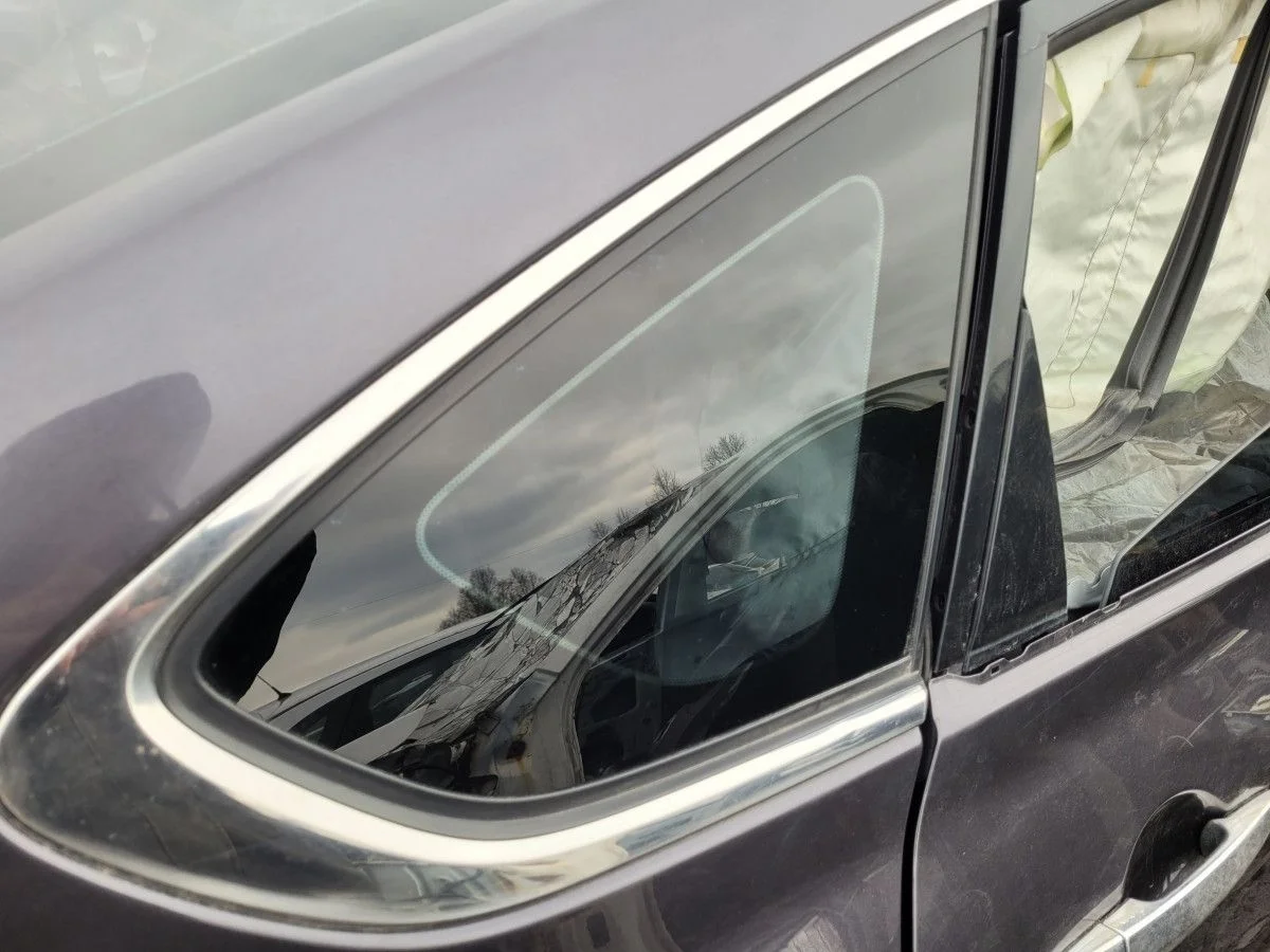 Стекло глухое заднее правое на Nissan Teana J32