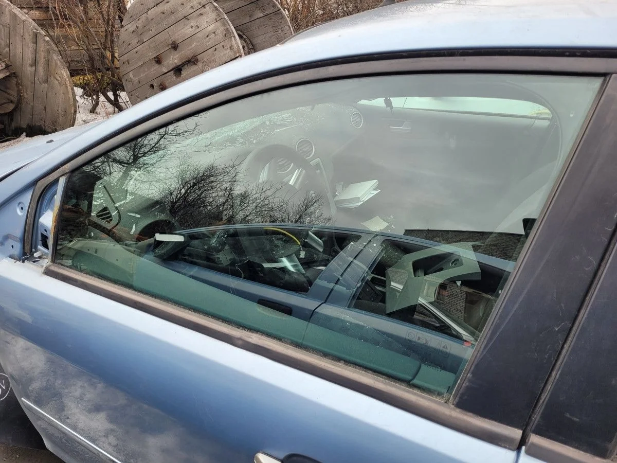 Стекло двери передней левой для Ford Focus 2