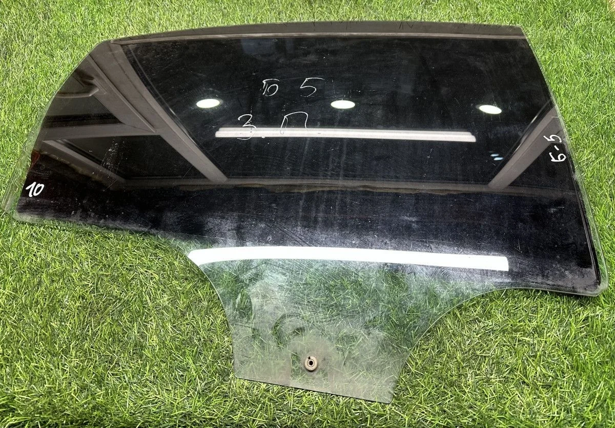 Стекло задней правой двери Volkswagen Passat B5