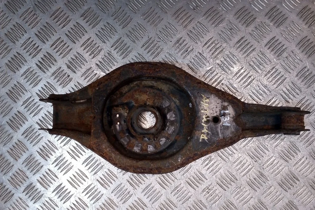 Рычаг задний Nissan Altima L31