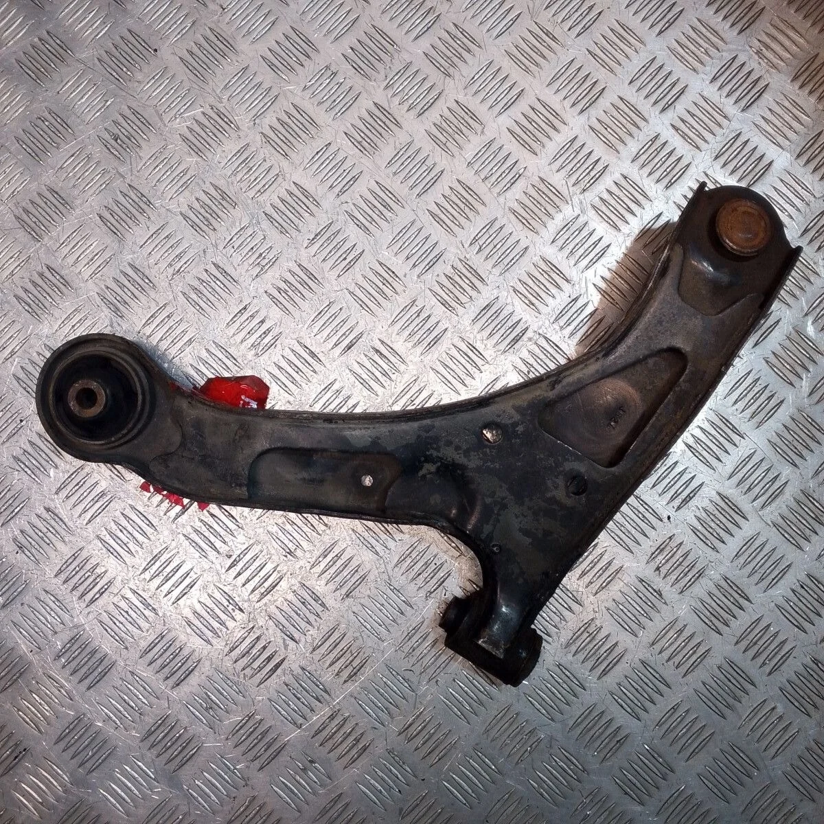 Рычаг передний правый Suzuki Grand Vitara II