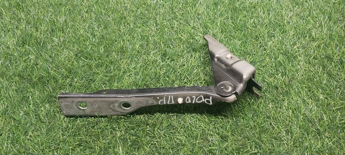 Петля капота правая Volkswagen Polo Sedan