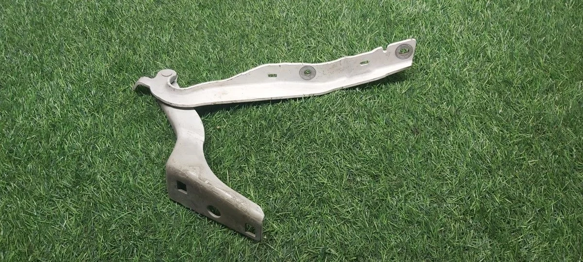 Петля капота левая Peugeot 308