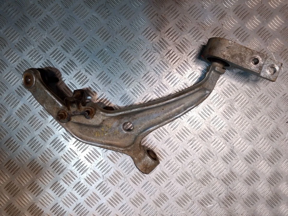 Рычаг передний левый Nissan X-Trail