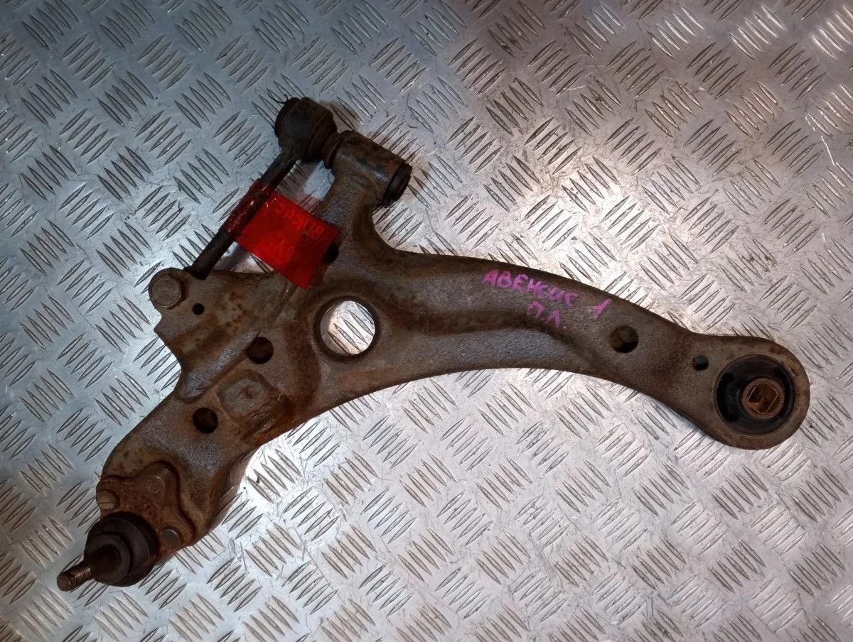 Рычаг передний левый Toyota Avensis I