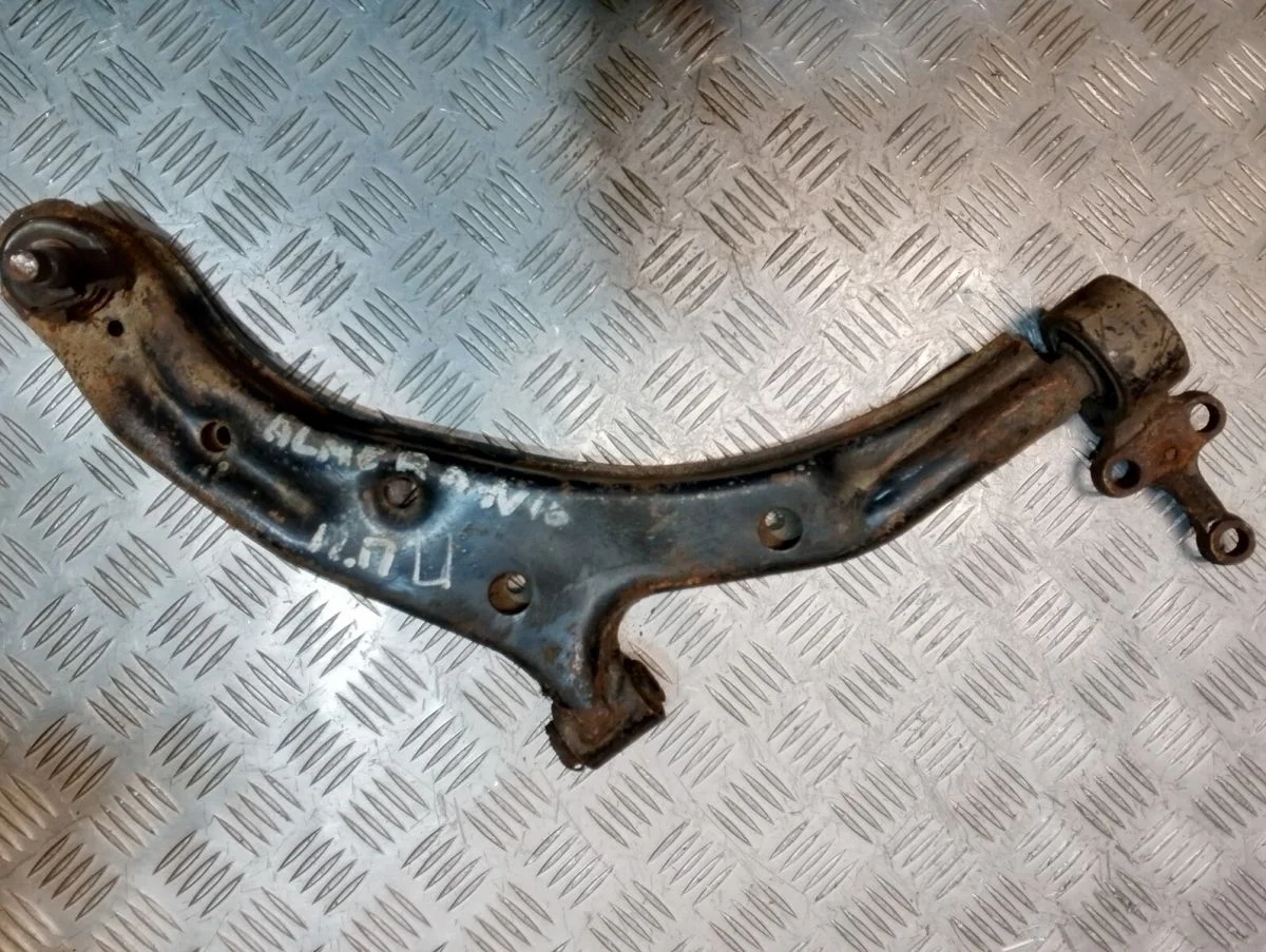 Рычаг передний правый Nissan Almera N16