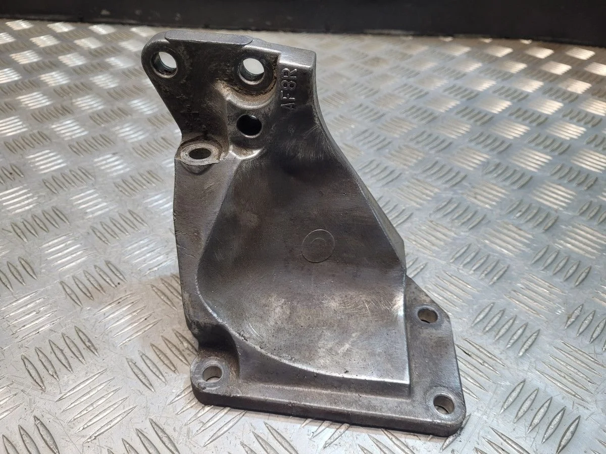 Кронштейн двигателя на Infiniti G35