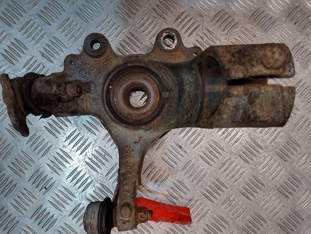 Поворотный кулак передний правый Ford Focus II