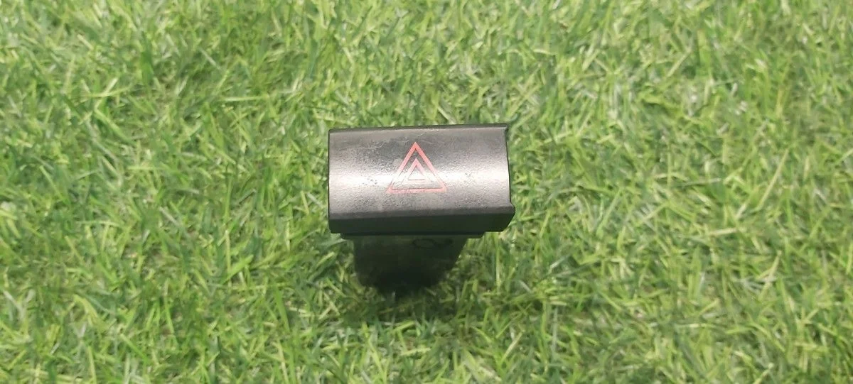 Кнопка аварийной сигнализации Chevrolet Lacetti