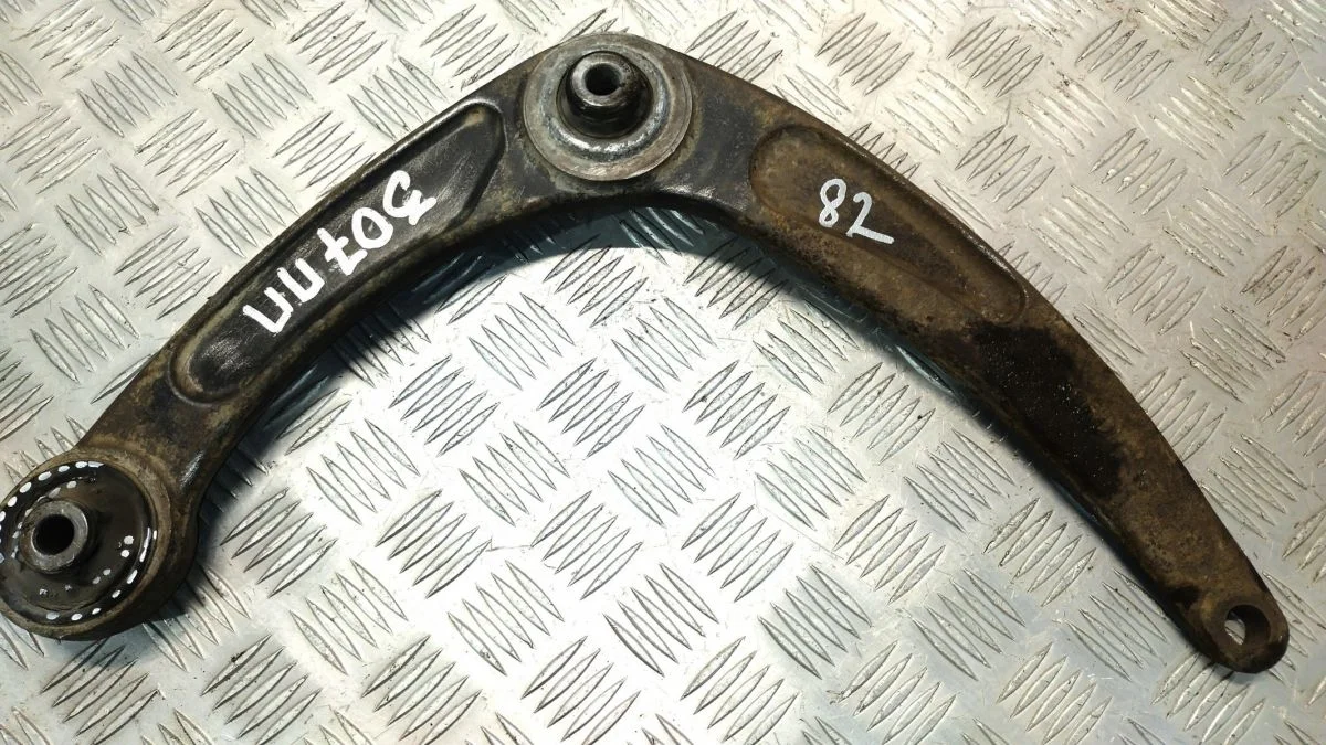 Рычаг передний правый Peugeot 307