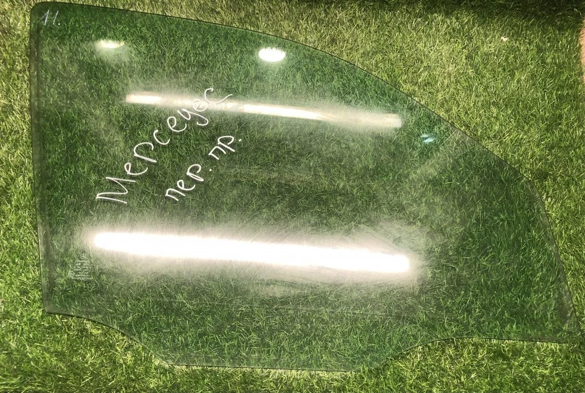 Стекло передней правой двери Mercedes W163