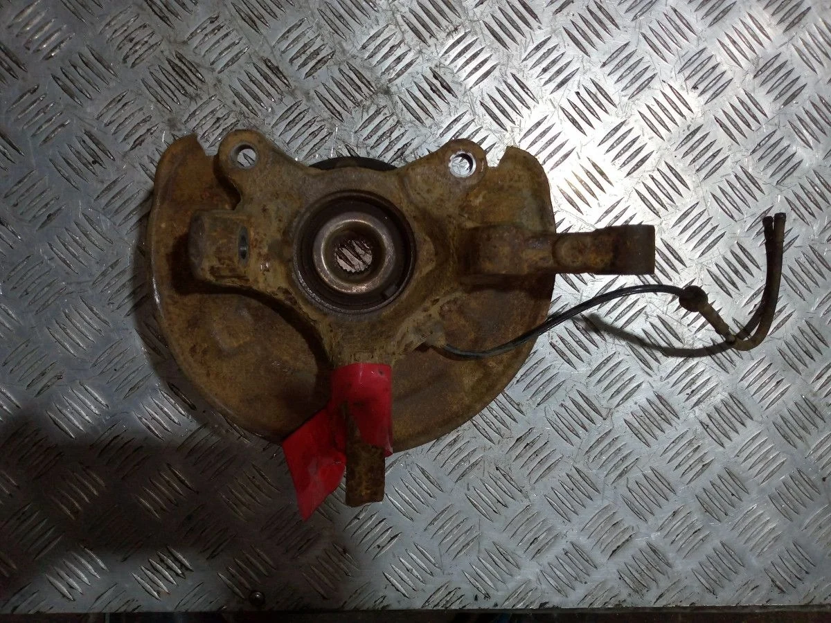 Кулак поворотный для Mitsubishi Colt