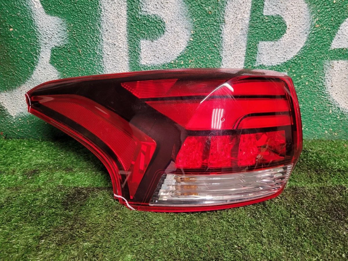 Фонарь задний левый на Mitsubishi Outlander 3 2022