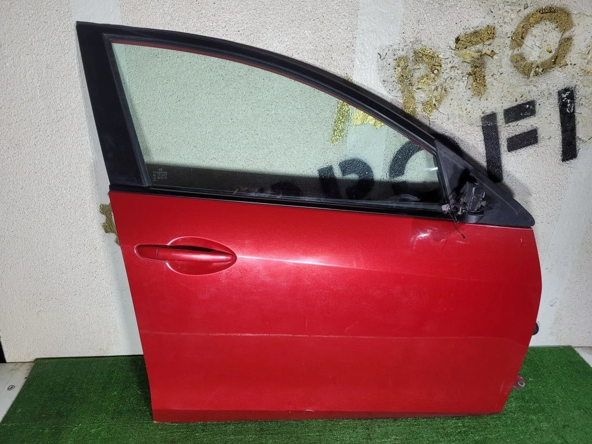 Дверь передняя правая на Mazda 3 BL