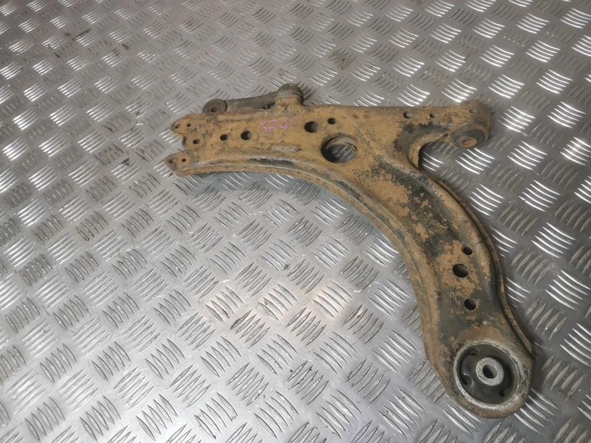 Рычаг передний правый Volkswagen Golf 4