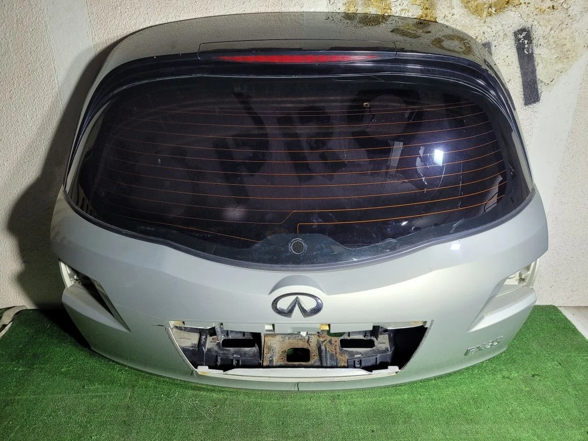 Дверь багажника на Infiniti FX35