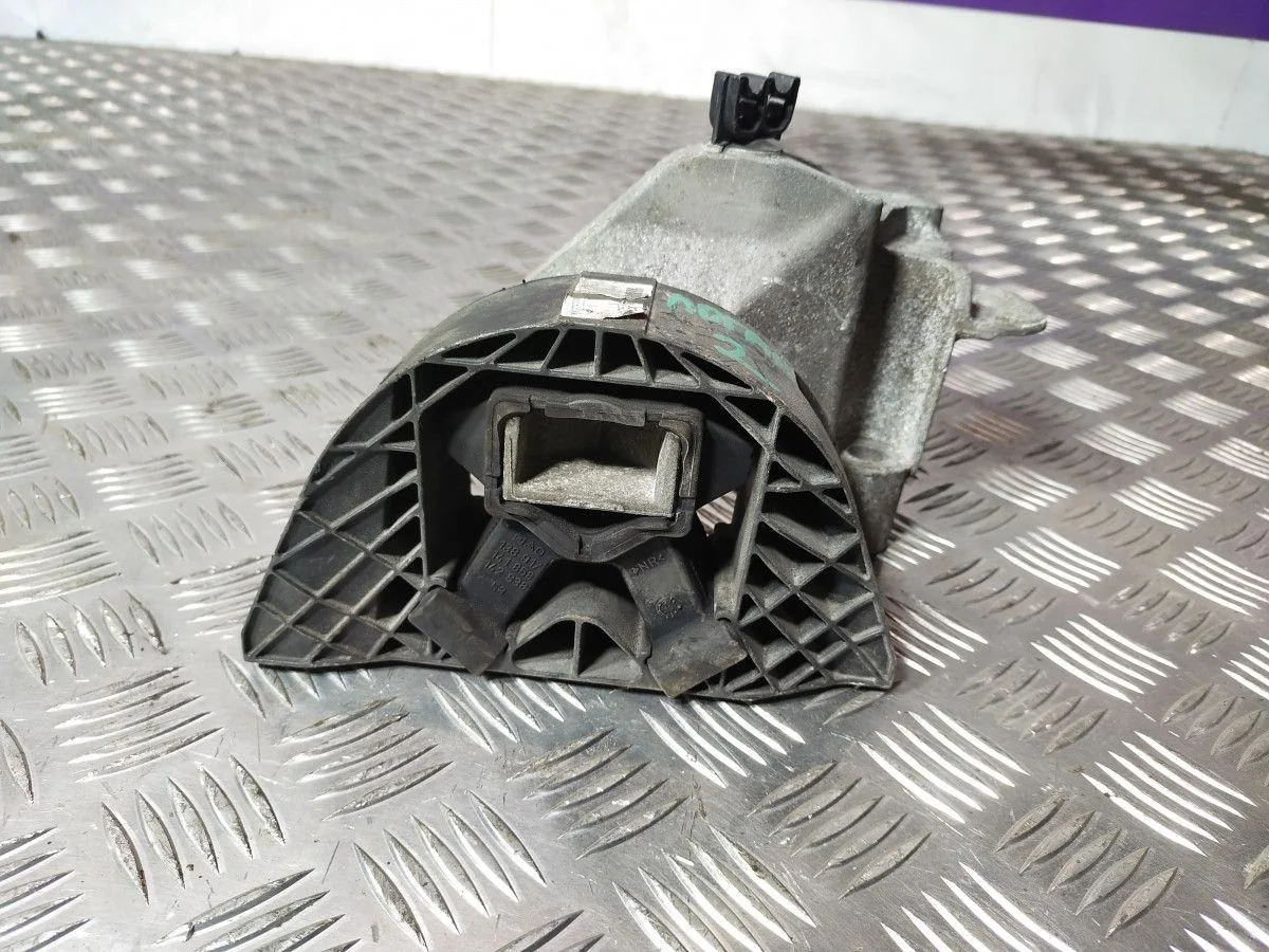 Опора двигателя ДВС Renault Logan 2