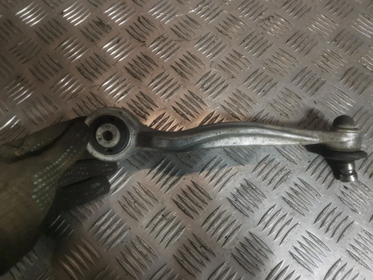 Рычаг передний правый Audi A6 C5