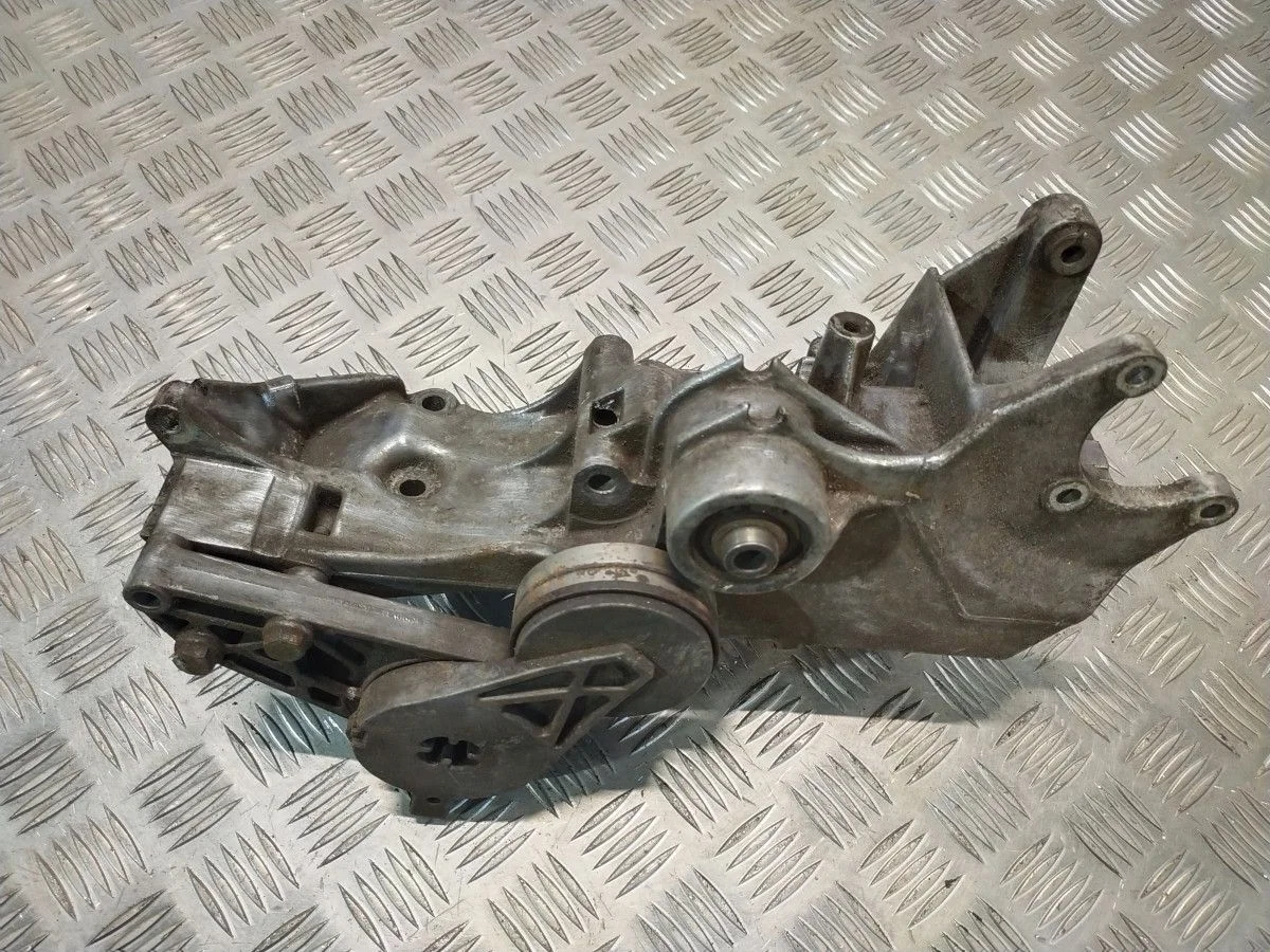 Кронштейн генератора Volkswagen Passat B5