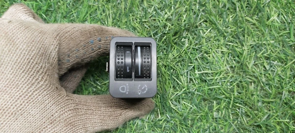 Кнопка корректора фары Volkswagen Golf 4