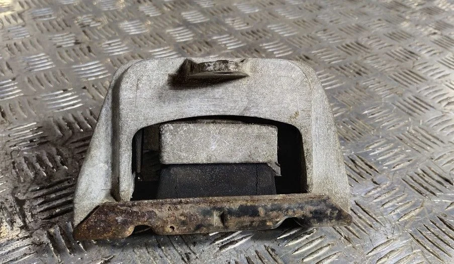 Подушка двигателя Volkswagen Golf