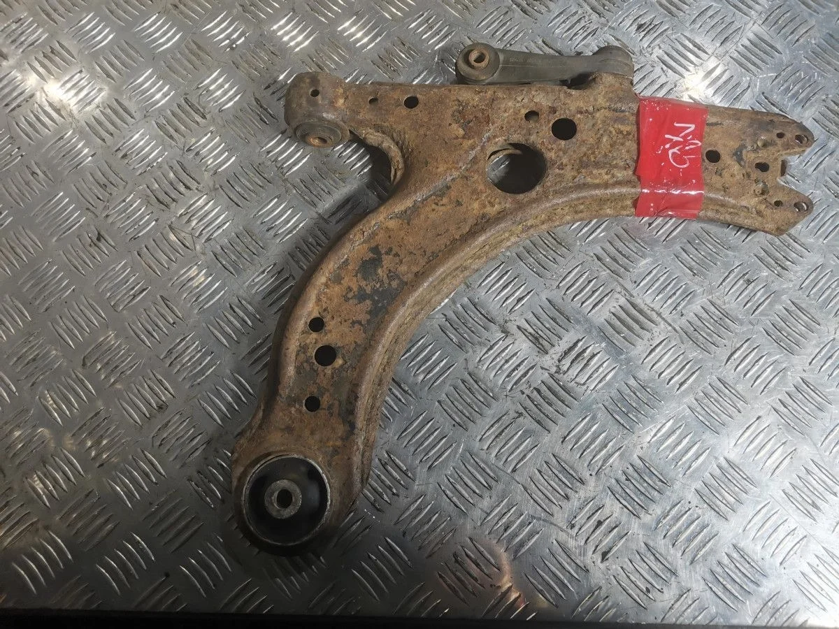 Рычаг передний левый Volkswagen Golf 4