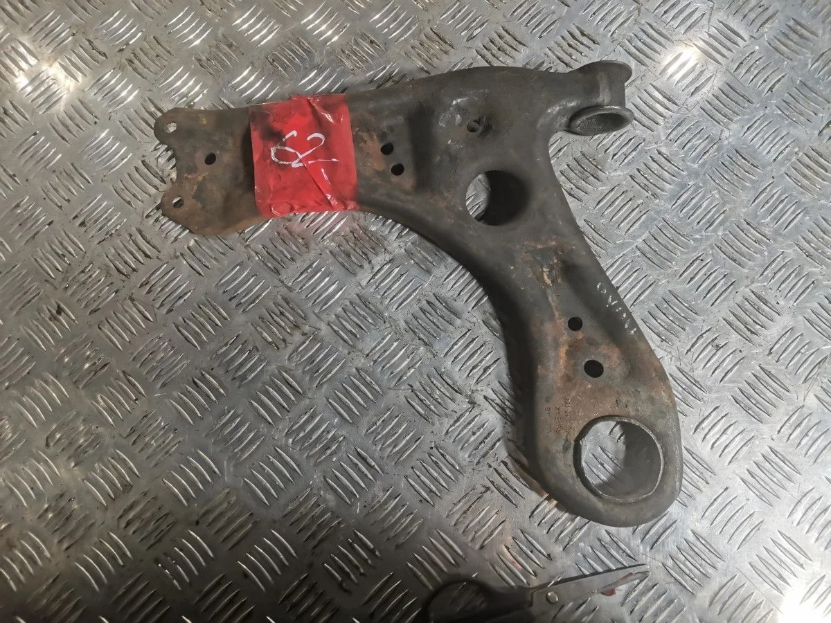 Передний левый рычаг Volkswagen Polo V