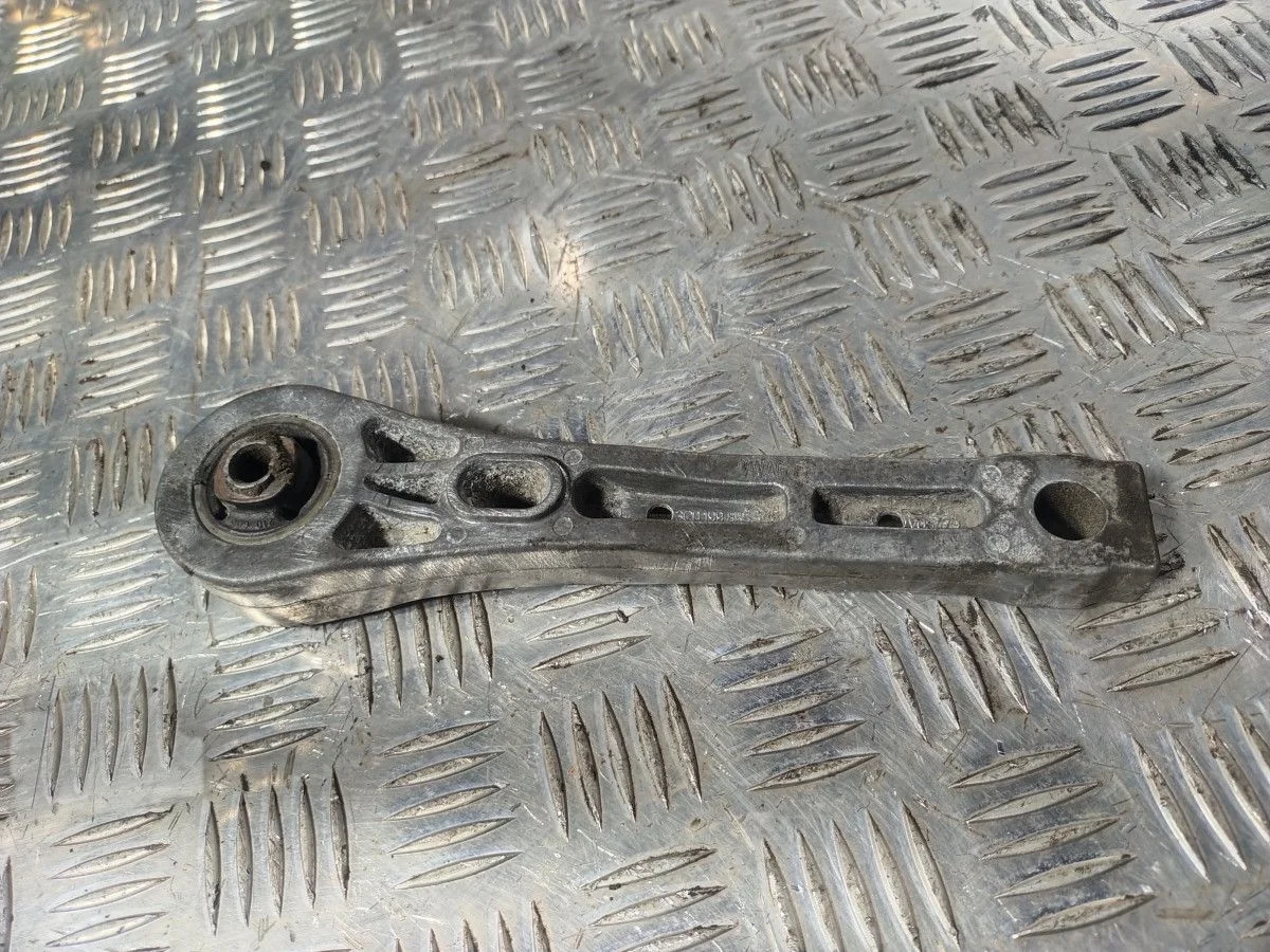 Подушка двигателя Volkswagen Tiguan