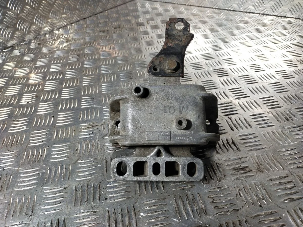 Подушка крепления двигателя пр. Volkswagen Golf 4