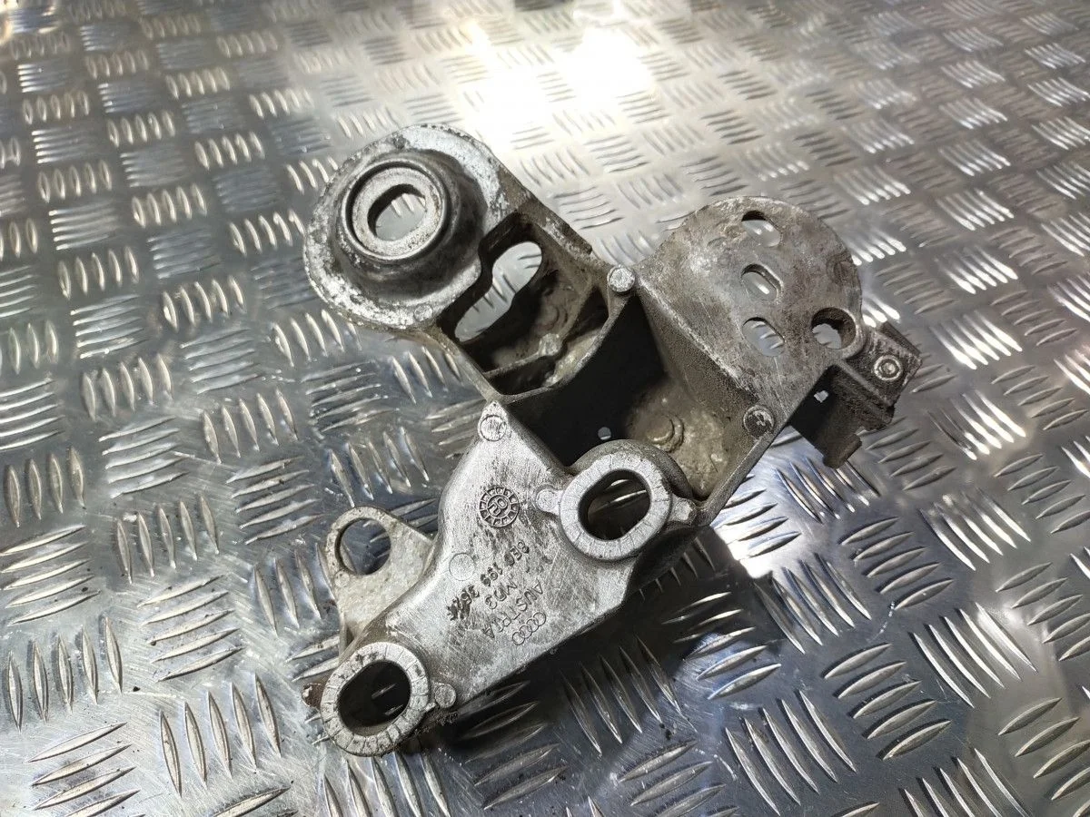 Кронштейн опоры двигателя правый Audi A4 B6