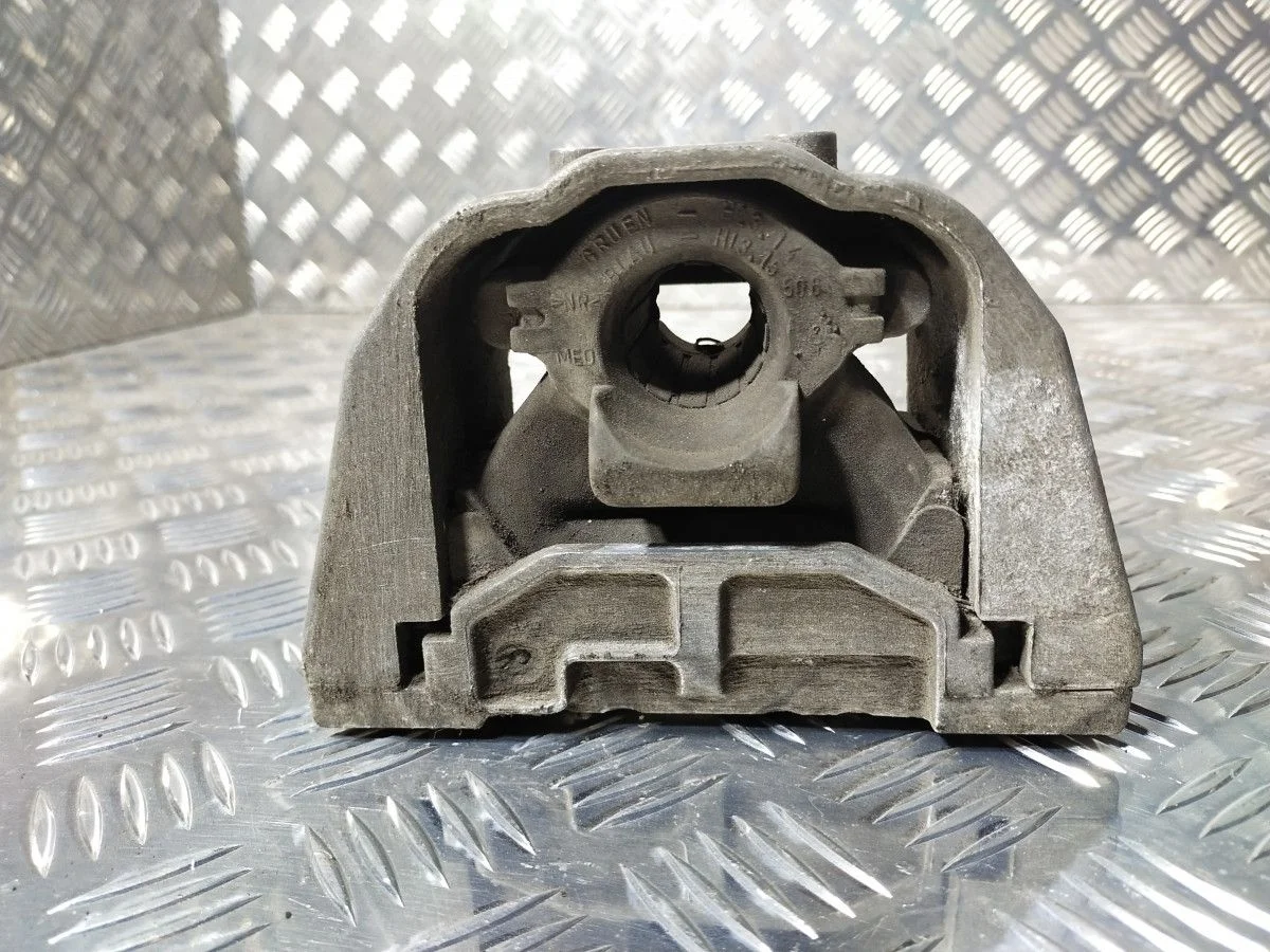 Подушка двигателя Skoda Octavia