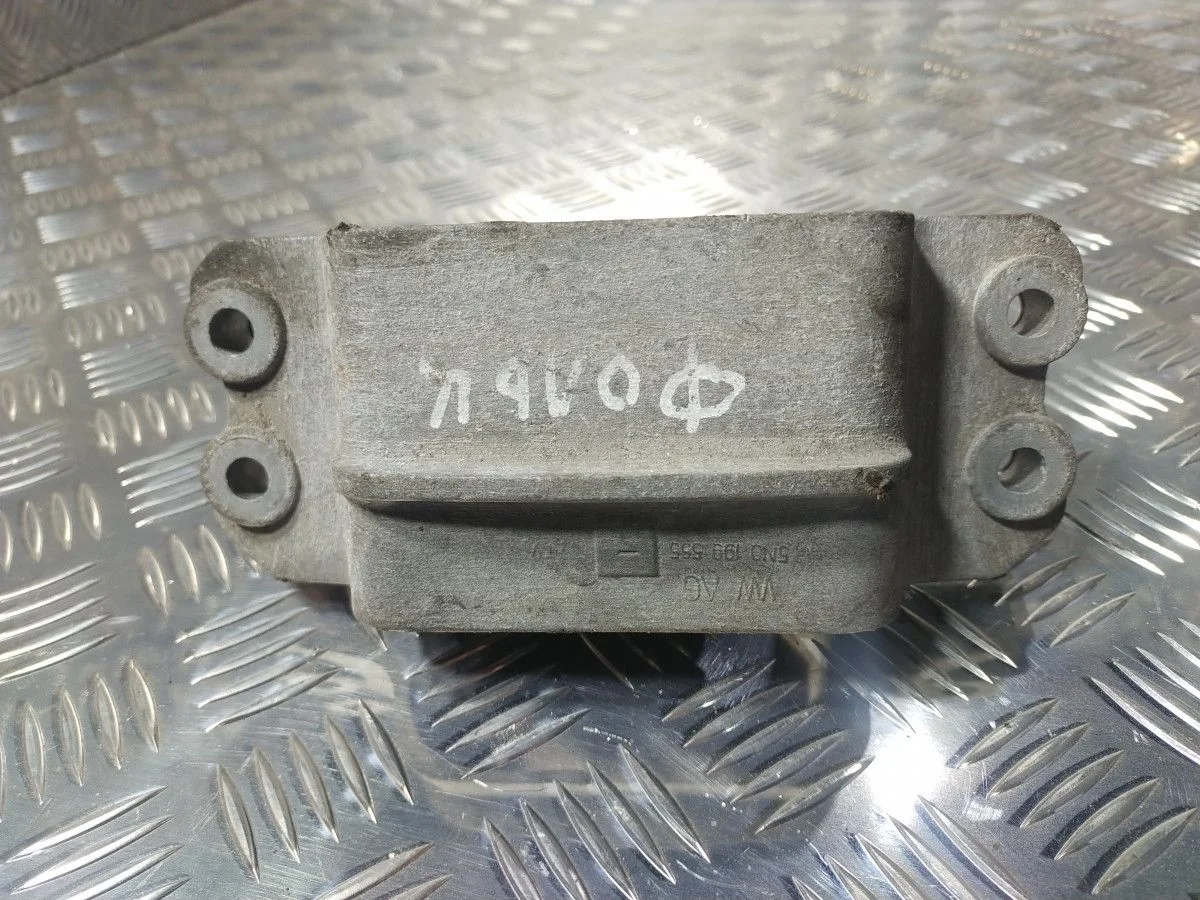 Подушка двигателя левая Volkswagen Tiguan
