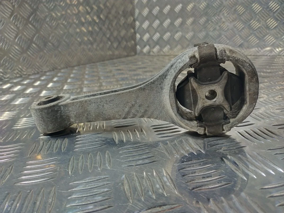 Подушка двигателя Volkswagen Polo