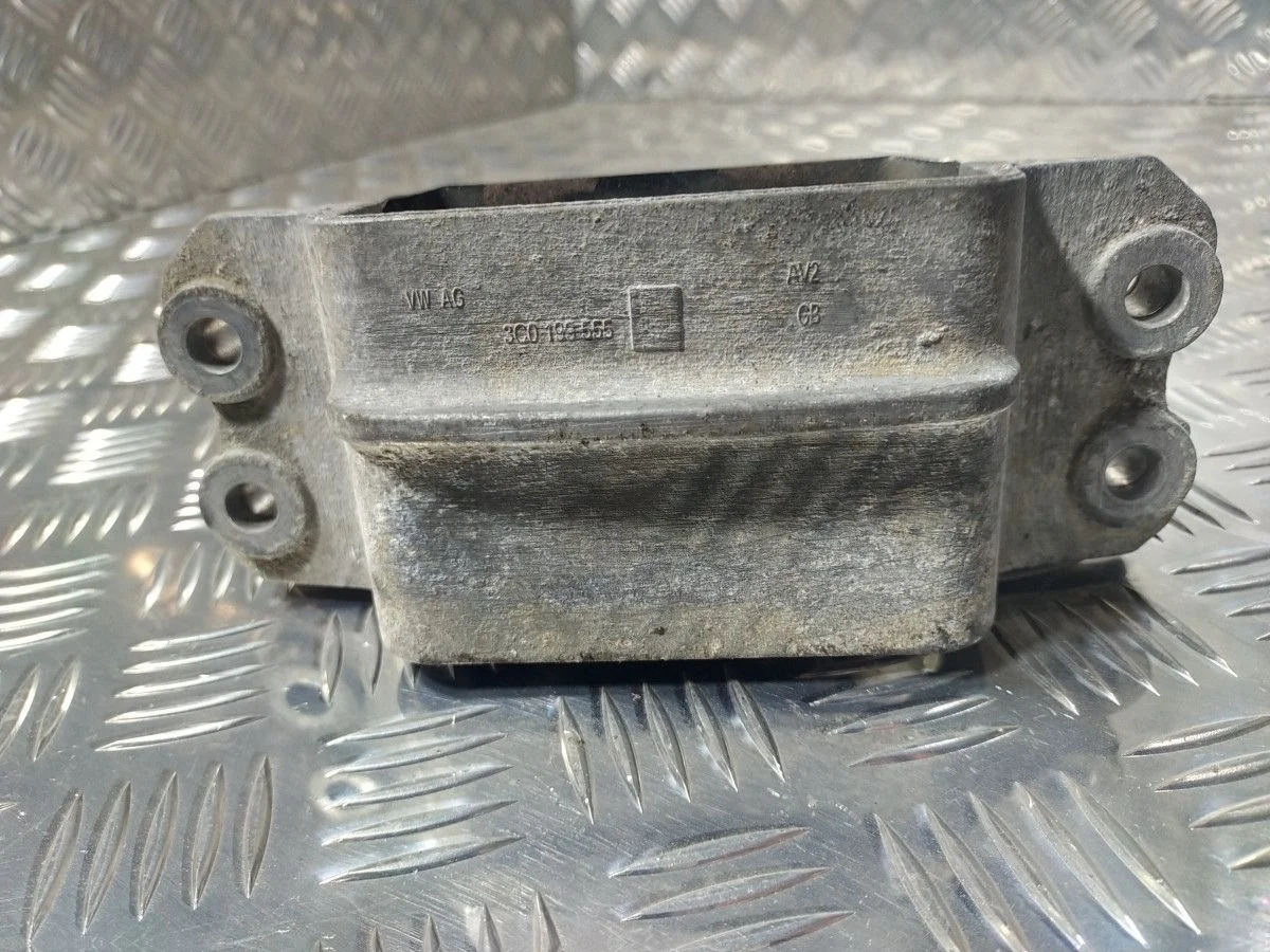 Подушка двигателя левая VW Tiguan