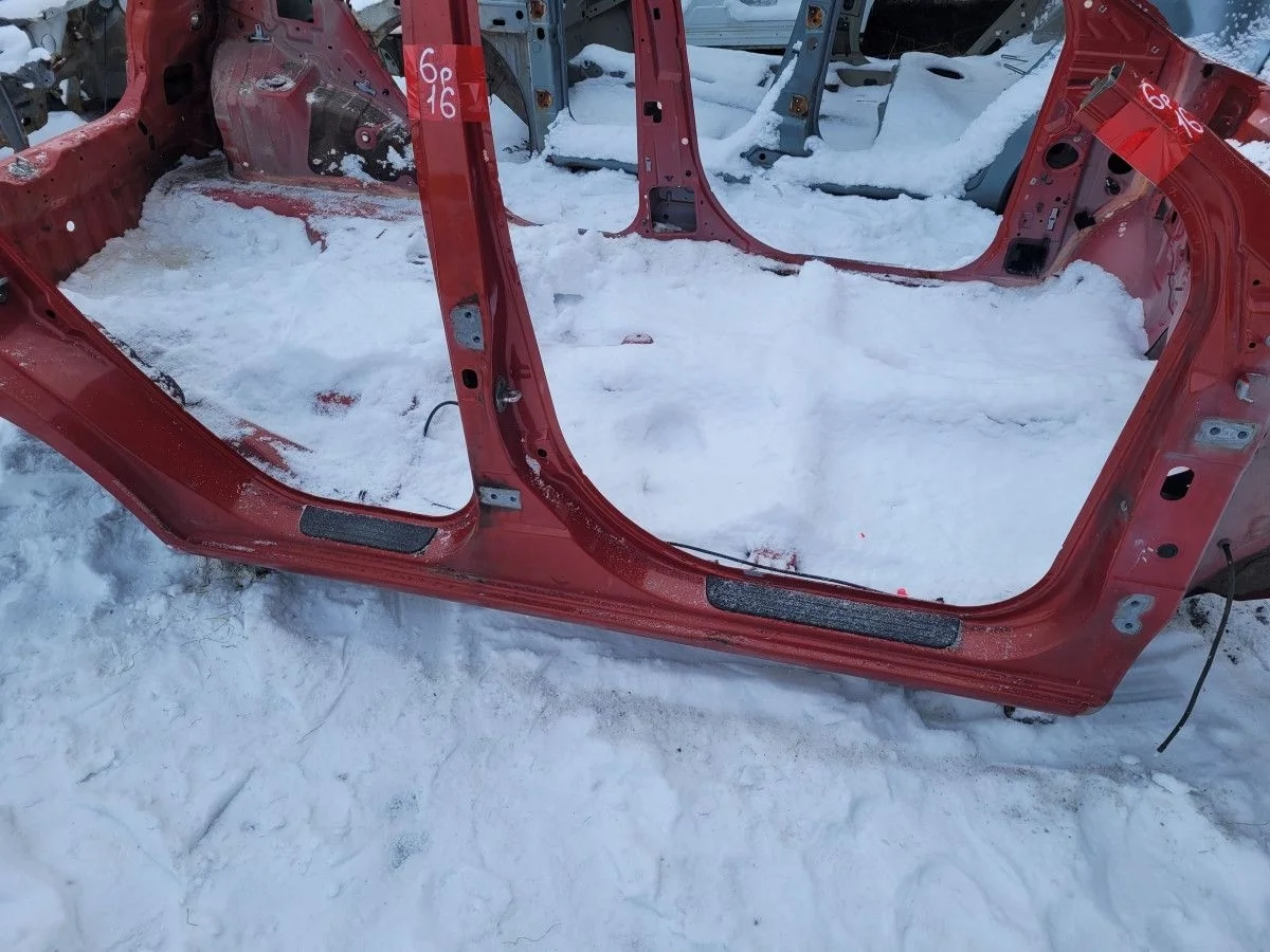 Порог левый со стойкой на Hyundai Getz 2010 1.4