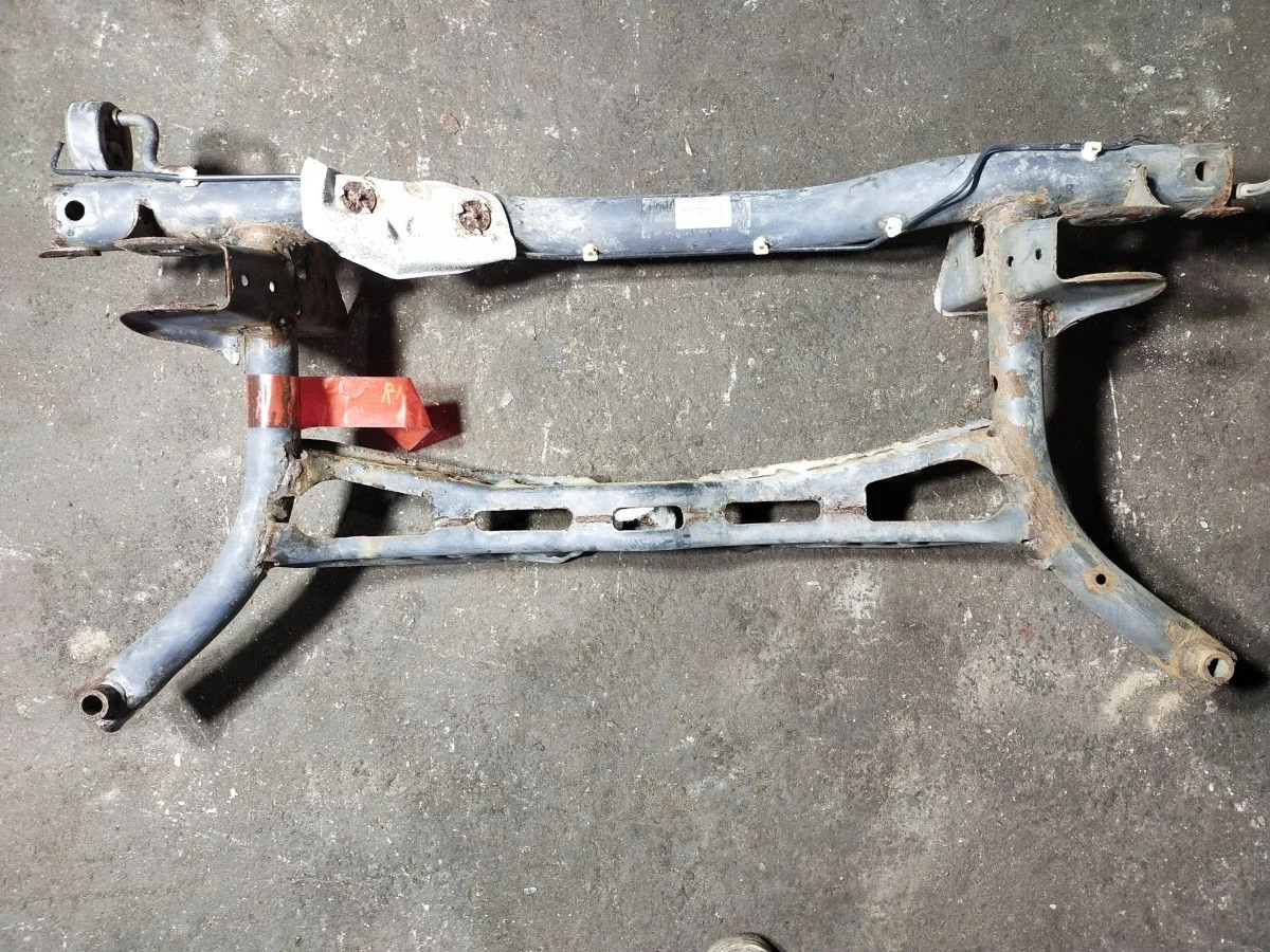 Подрамник Volkswagen Jetta задний