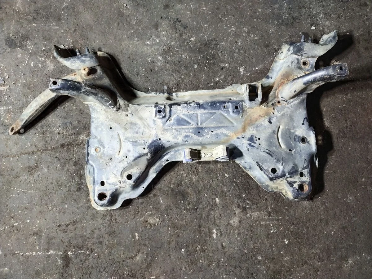 Подрамник передний Peugeot Partner